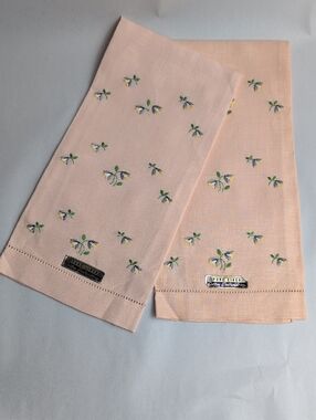 Vintage Floral Embroidered Peach Linen Guest Towels NWT